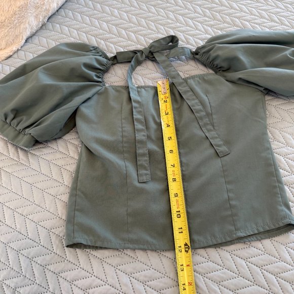 HYFVE Women's Sage Green Short Puffed Sleeve Zip Up Back Crop Top Size S - Picture 9 of 9